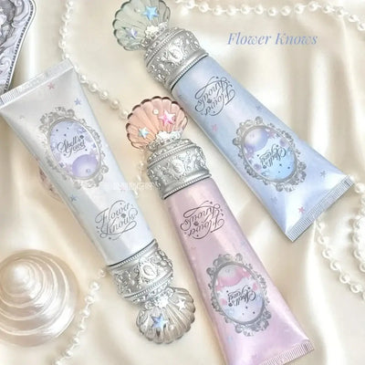 Illustration of Frost Glow Cosmetics Primer benefits: Triple-tone customization, pore-blurring effect, soft-focus complexion, hydrating skin fusion.