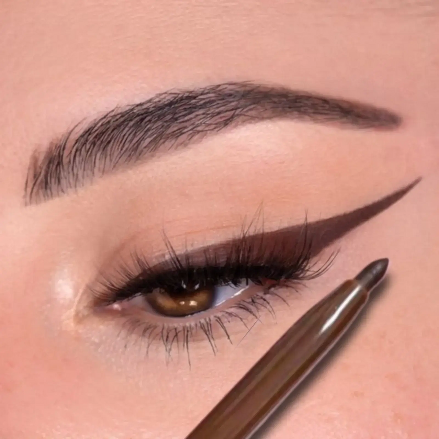 Frost Glow Cosmetics eyeliner gel pencil. Waterproof, matte, ultra-fine, quick-dry & smudge-proof eyeliner for smooth eye makeup.