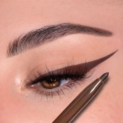 Frost Glow Cosmetics eyeliner gel pencil. Waterproof, matte, ultra-fine, quick-dry & smudge-proof eyeliner for smooth eye makeup.