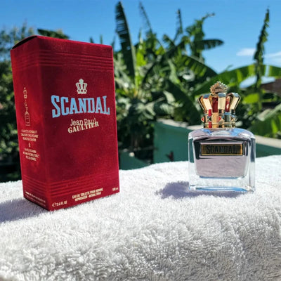 Long-lasting men’s Eau De Parfum with woody vetiver, tonka, leather & sandalwood. A refined 100ml fragrance for elegance.