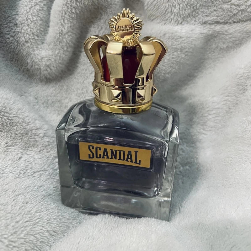 Long-lasting men’s Eau De Parfum with woody vetiver, tonka, leather & sandalwood. A refined 100ml fragrance for elegance.