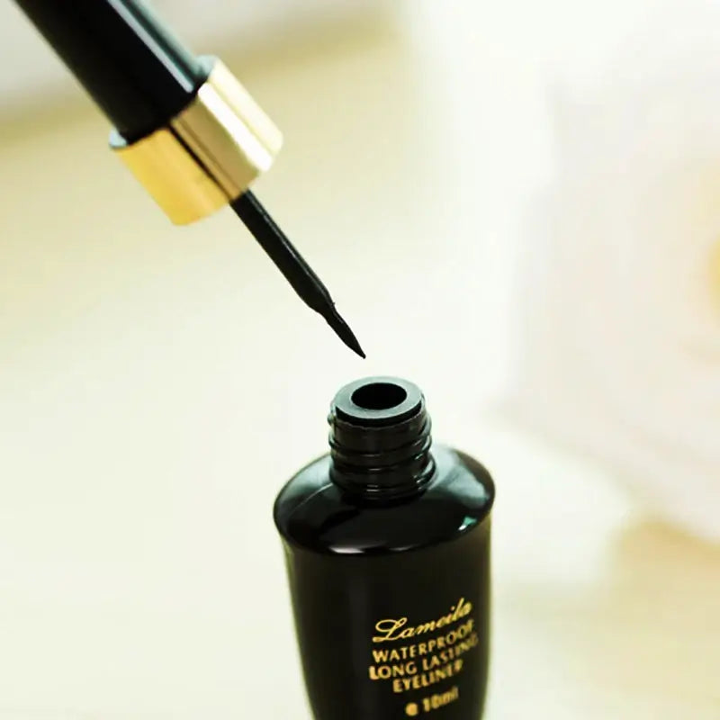 Frost Glow Cosmetics long-lasting waterproof eyeliner pen. Ultra-fine, hard-tipped gel for precise black lines & smudge-proof wear.