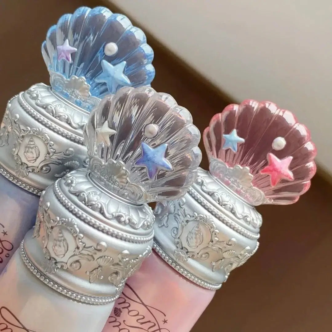 Illustration of Frost Glow Cosmetics Primer benefits: Triple-tone customization, pore-blurring effect, soft-focus complexion, hydrating skin fusion.
