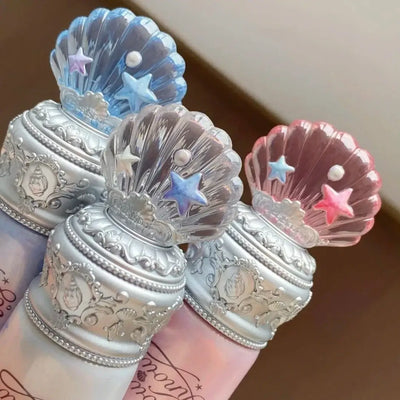 Illustration of Frost Glow Cosmetics Primer benefits: Triple-tone customization, pore-blurring effect, soft-focus complexion, hydrating skin fusion.