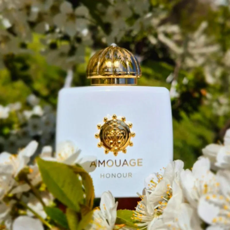 A refined women’s Eau De Parfum with floral, oriental & chypre tones. 100ml long-lasting fragrance full of depth & elegance.