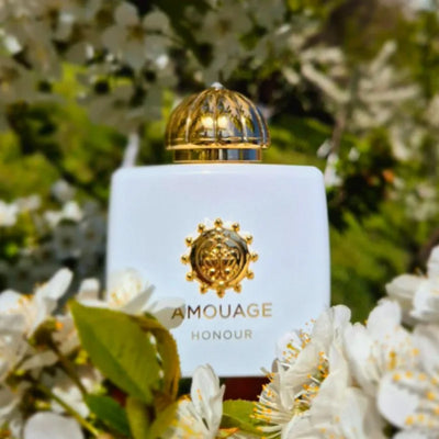 A refined women’s Eau De Parfum with floral, oriental & chypre tones. 100ml long-lasting fragrance full of depth & elegance.