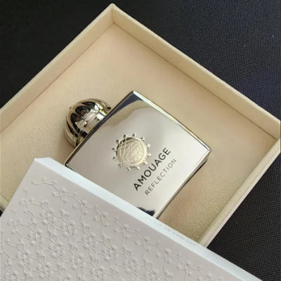 A refined women’s Eau De Parfum with floral, oriental & chypre tones. 100ml long-lasting fragrance full of depth & elegance.