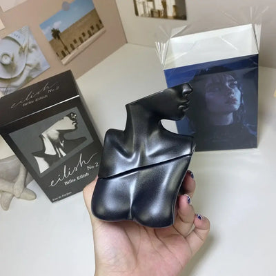 A romantic 100ml women’s Eau De Parfum with lasting vanilla, amber & oriental notes. Elegant, warm & feminine fragrance.