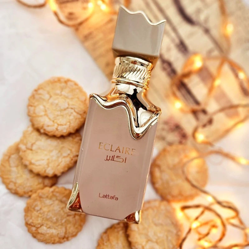 Sweet, long-lasting floral gourmand perfume with caramel, milk, honey, vanilla & musk. A feminine Eau De Parfum in 100ml.