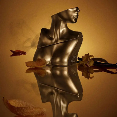A romantic 100ml women’s Eau De Parfum with lasting vanilla, amber & oriental notes. Elegant, warm & feminine fragrance.