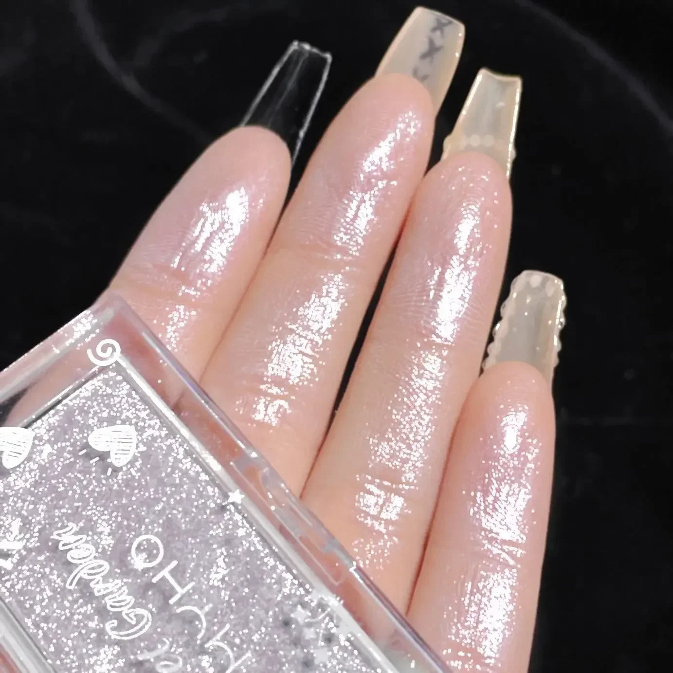 Frost Glow Cosmetics Diamond Highlighter Spray. Waterproof glitter powder for face & body contour, bronzing & luminous glow.