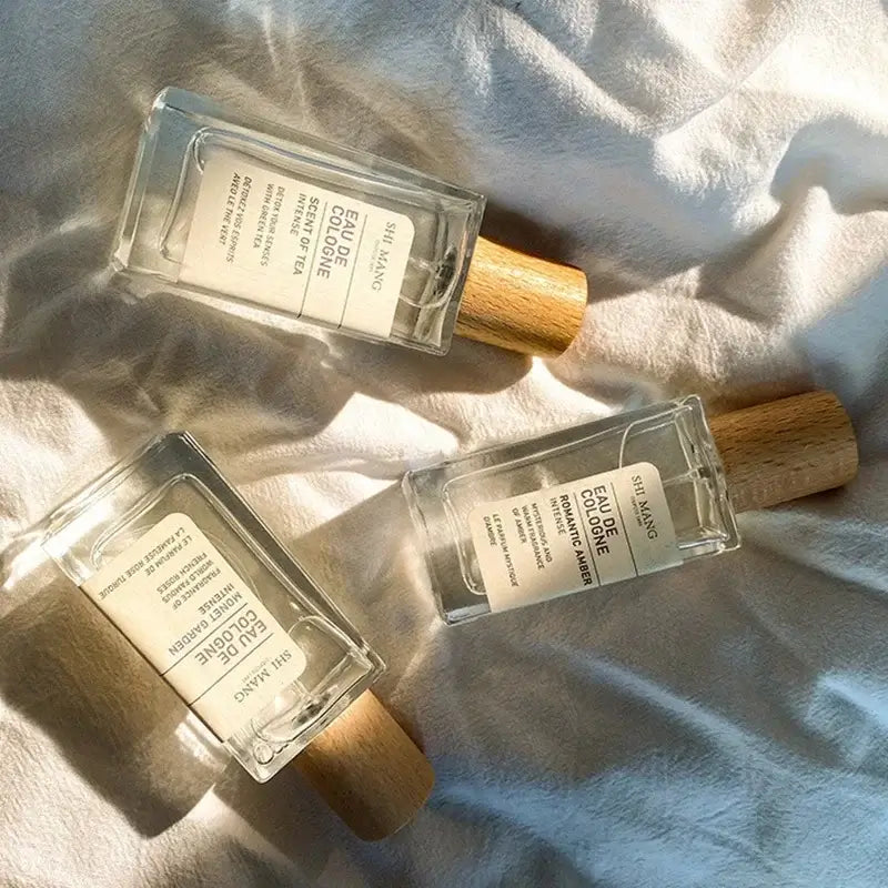 Premium unisex Eau De Parfum with woody & light floral notes. A fresh, long-lasting fragrance that feels elegant & luxurious.