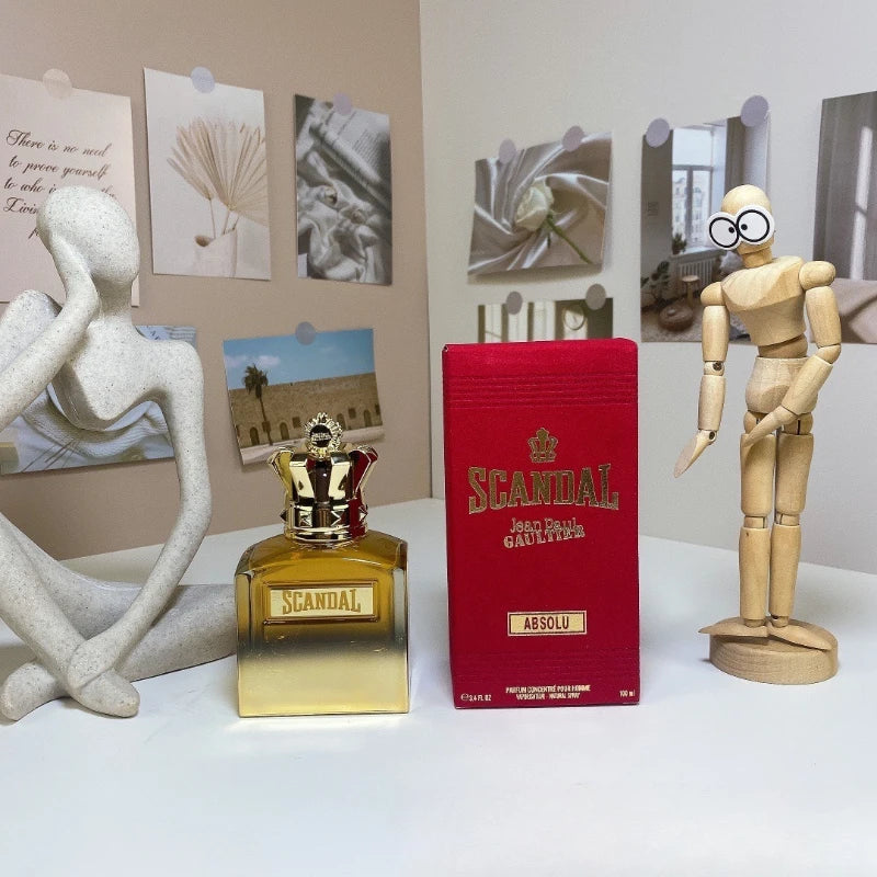 Long-lasting men’s Eau De Parfum with woody vetiver, tonka, leather & sandalwood. A refined 100ml fragrance for elegance.