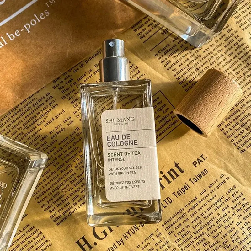 Premium unisex Eau De Parfum with woody & light floral notes. A fresh, long-lasting fragrance that feels elegant & luxurious.