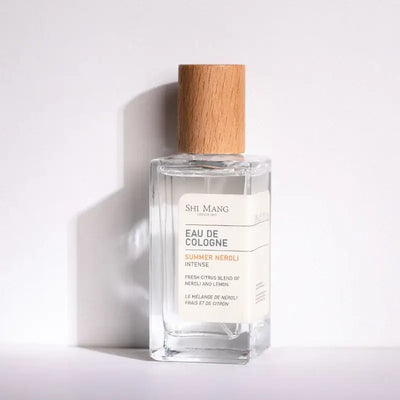 Premium unisex Eau De Parfum with woody & light floral notes. A fresh, long-lasting fragrance that feels elegant & luxurious.