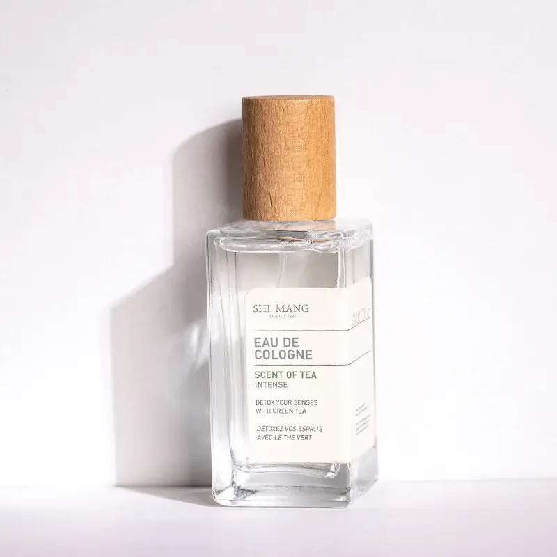 Premium unisex Eau De Parfum with woody & light floral notes. A fresh, long-lasting fragrance that feels elegant & luxurious.