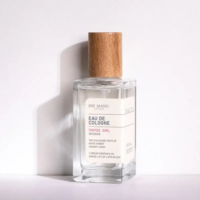 Premium unisex Eau De Parfum with woody & light floral notes. A fresh, long-lasting fragrance that feels elegant & luxurious.